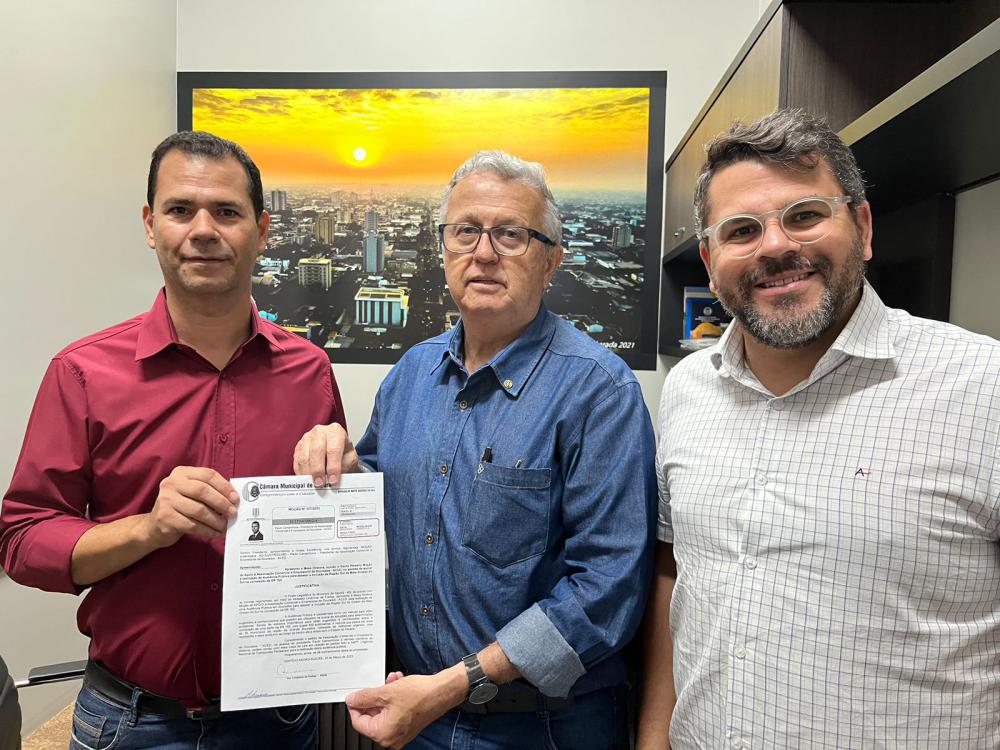 Vereador de Dourados Maurício Lemes e o vereador de Itaporã Lindomar de Freitas entregam moção de apoio a ACED