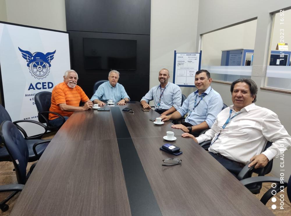 Paulo Campione esteve em reunião com o conselheiro consultivo da ACED, Nilson Santos e  com os representantes da Caixa Econômica, Thiago Quintas de Souza, Marcos Ricco Santilli Junior e Carlos Francisco.