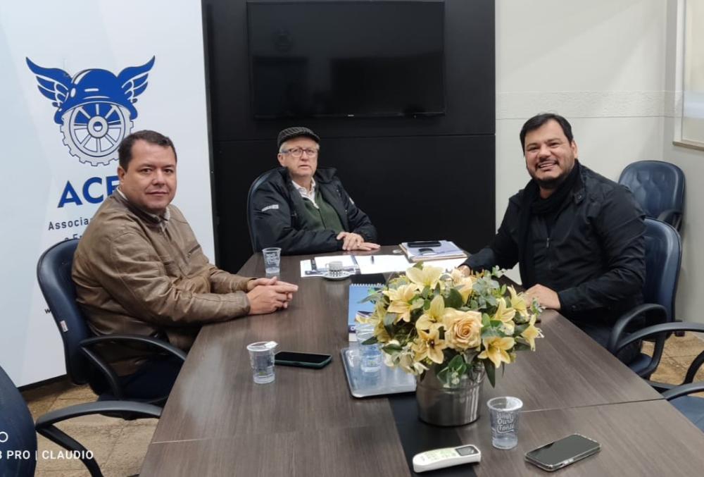 O vereador Marcelo Mourão visitou a Associação e foi recebido pelo presidente Paulo Campione e Sidney Vargas, diretor do Distrito Industrial
