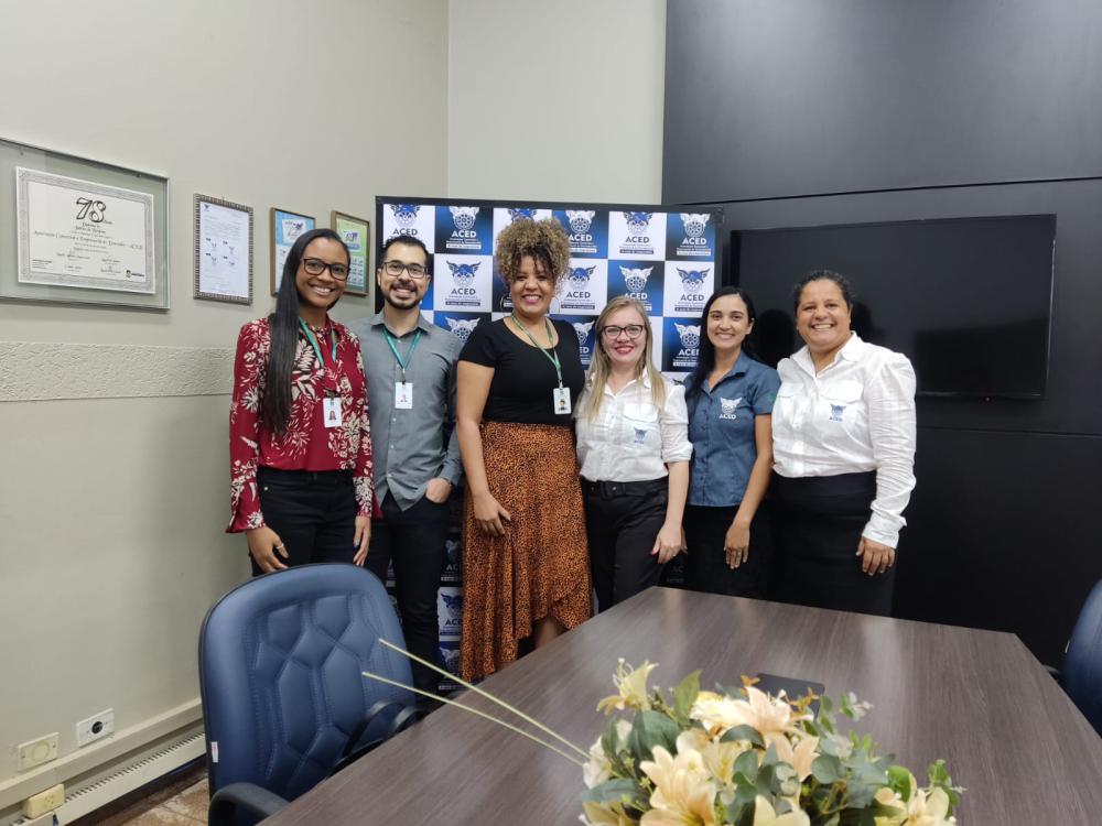 Recebemos a visita do Willians Lucas de Campos Silva, Mary Fernanda de Sousa de Melo do Instituto Federal da Grande Dourados.